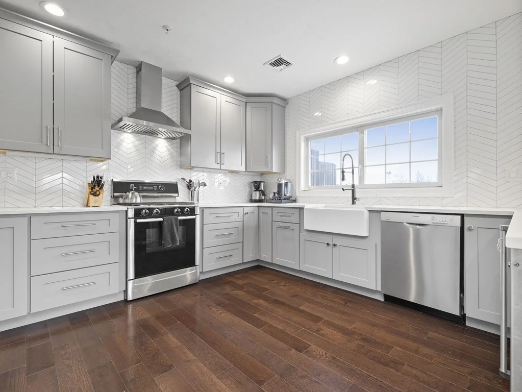 3 bed, 2 bath apartment for rent at 572 Freeport Unit 304, Dorchester — photo 2 of 22
