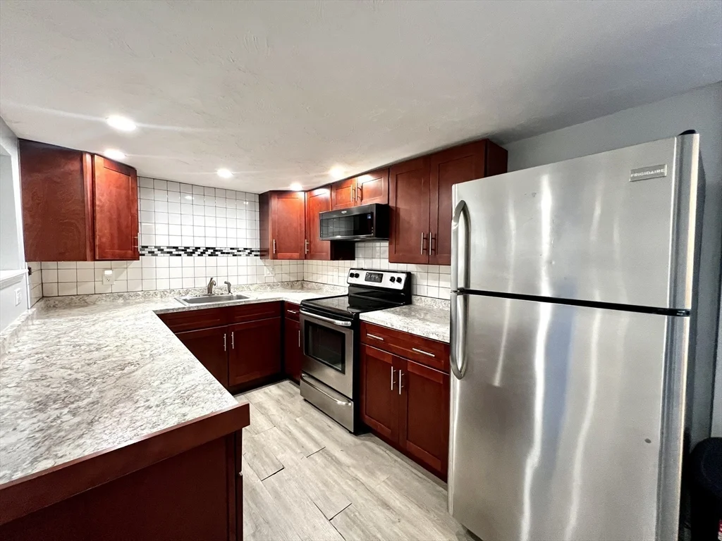3 bed, 2 bath apartment for rent at 572 Main St Unit B, Watertown — photo 4 of 20