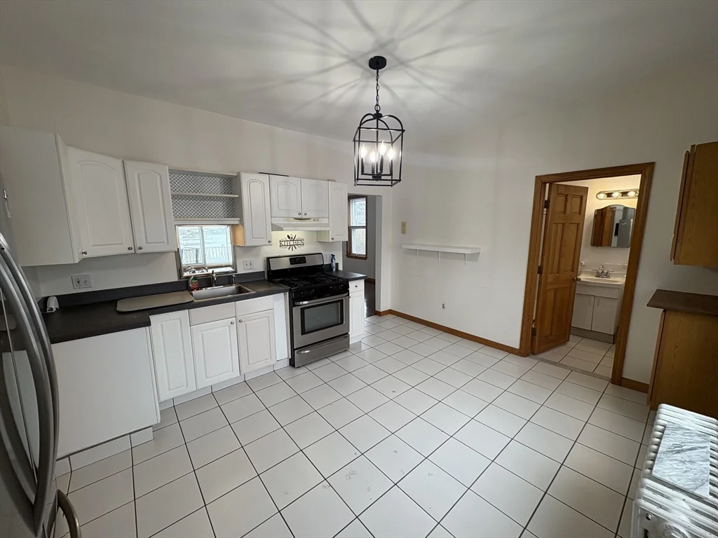 2 bed, 1 bath apartment for rent at 573 Shirley St Unit 2, Winthrop — photo 3 of 23