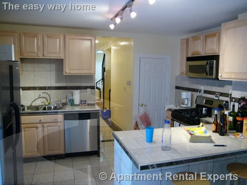 4 bed, 2 bath apartment for rent at 573A Somerville Ave, Spring Hill — photo 1 of 7