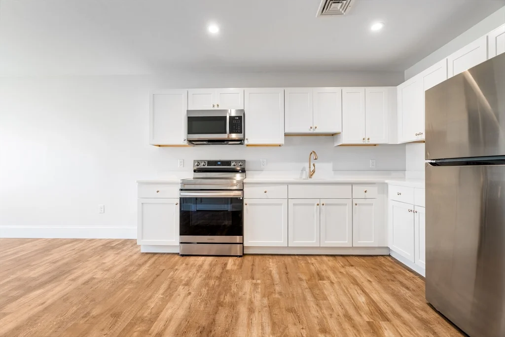 1 bed, 1 bath apartment for rent at 574-576 State St Unit 15, Plymouth — photo 7 of 10