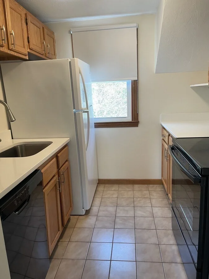 2 bed, 1 bath apartment for rent at 574-576 State St Unit 7, Plymouth — photo 2 of 9