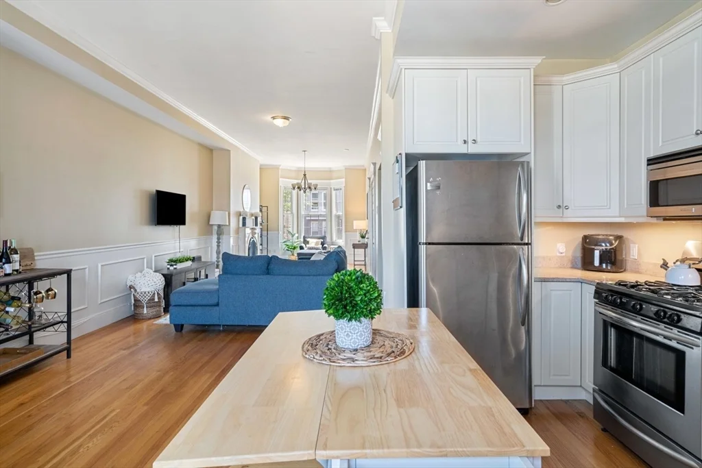 2 bed, 2.5 bath apartment for rent at 574 East Broadway Unit 1, South Boston — photo 3 of 35