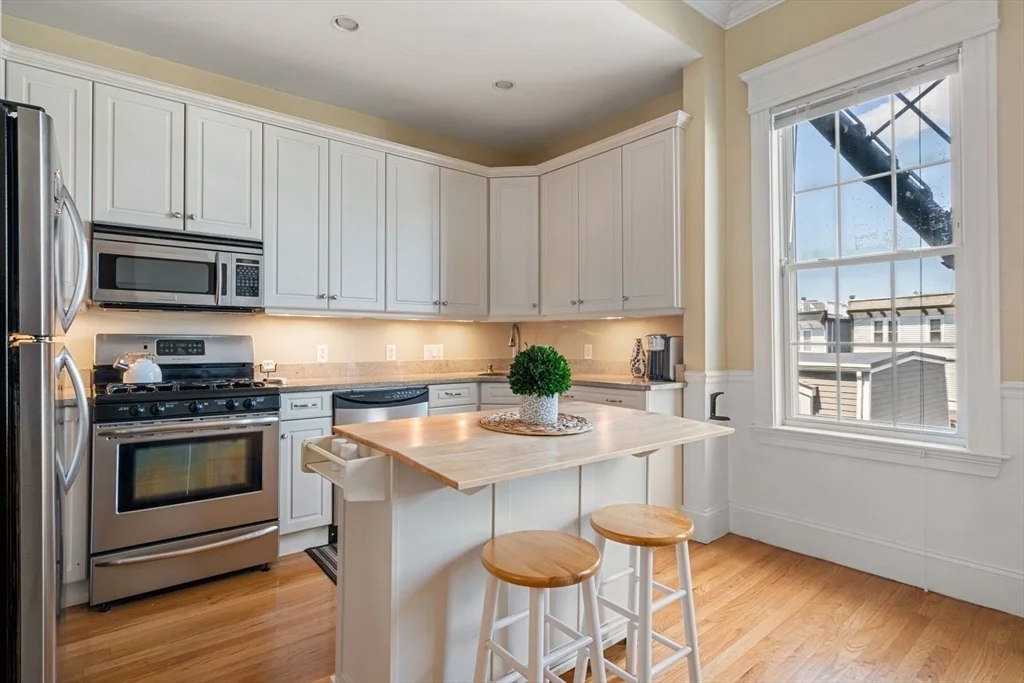 2 bed, 2.5 bath apartment for rent at 574 East Broadway Unit 1, South Boston — photo 21 of 35