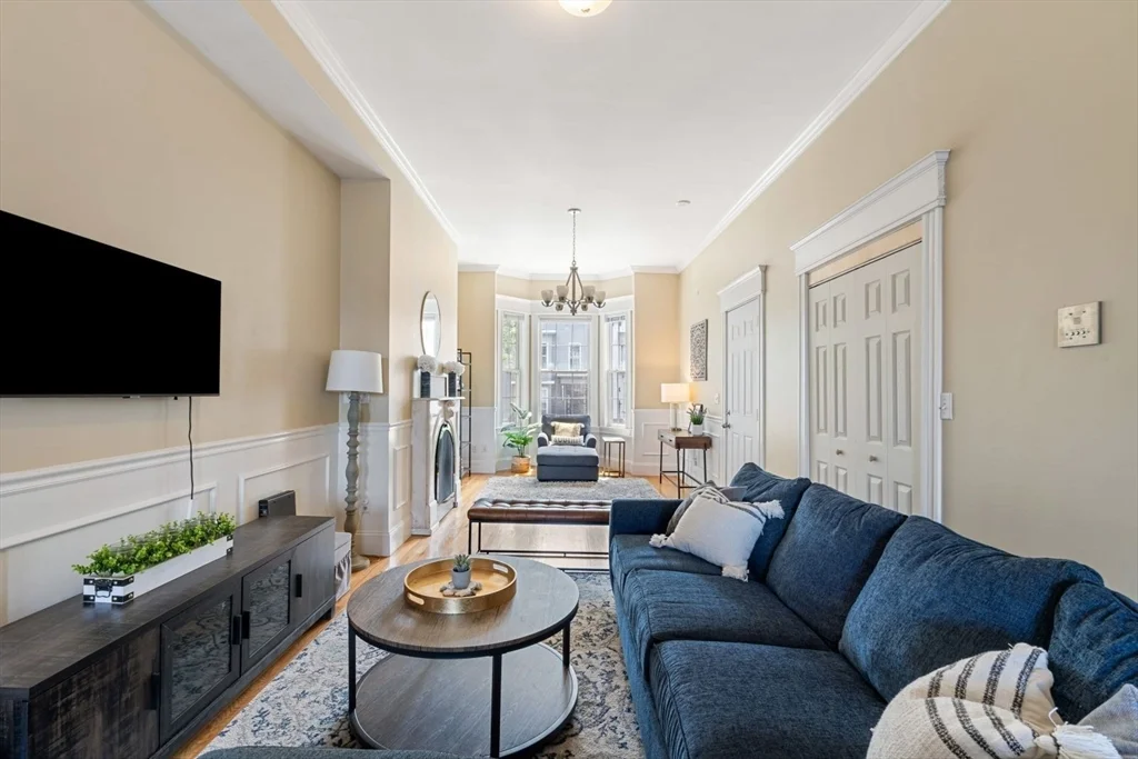 2 bed, 2.5 bath apartment for rent at 574 East Broadway Unit 1, South Boston — photo 4 of 35