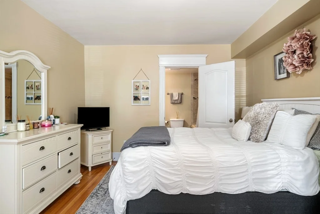 2 bed, 2 bath apartment for rent at 574 East Broadway Unit 1A, South Boston — photo 21 of 32