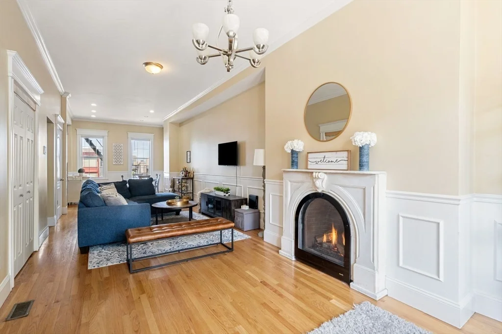 2 bed, 2 bath apartment for rent at 574 East Broadway Unit 1A, South Boston — photo 2 of 32