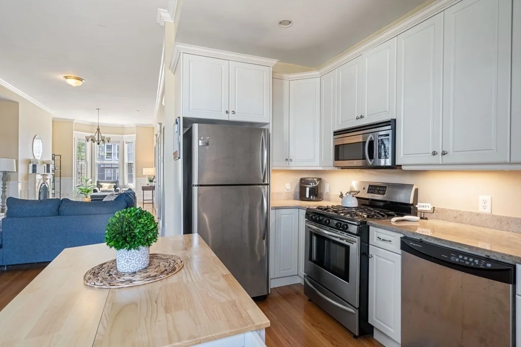 2 bed, 2 bath apartment for rent at 574 East Broadway Unit 1A, South Boston — photo 3 of 32