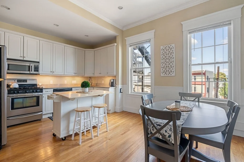 2 bed, 2 bath apartment for rent at 574 East Broadway Unit 1A, South Boston — photo 4 of 32
