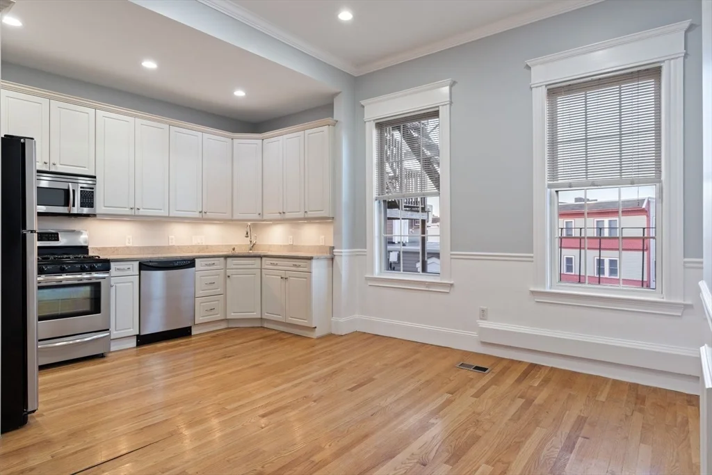 2 bed, 2 bath apartment for rent at 574 East Broadway Unit B, South Boston — photo 4 of 30