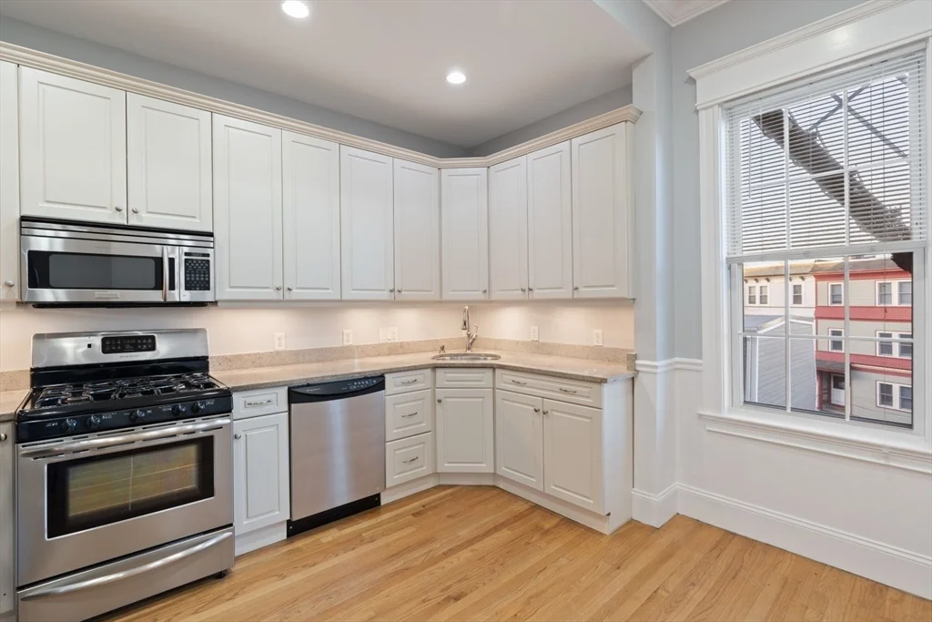 2 bed, 2 bath apartment for rent at 574 East Broadway Unit B, South Boston — photo 5 of 30