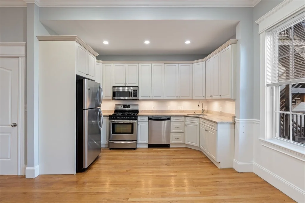 2 bed, 2 bath apartment for rent at 574 East Broadway Unit B, South Boston — photo 3 of 30