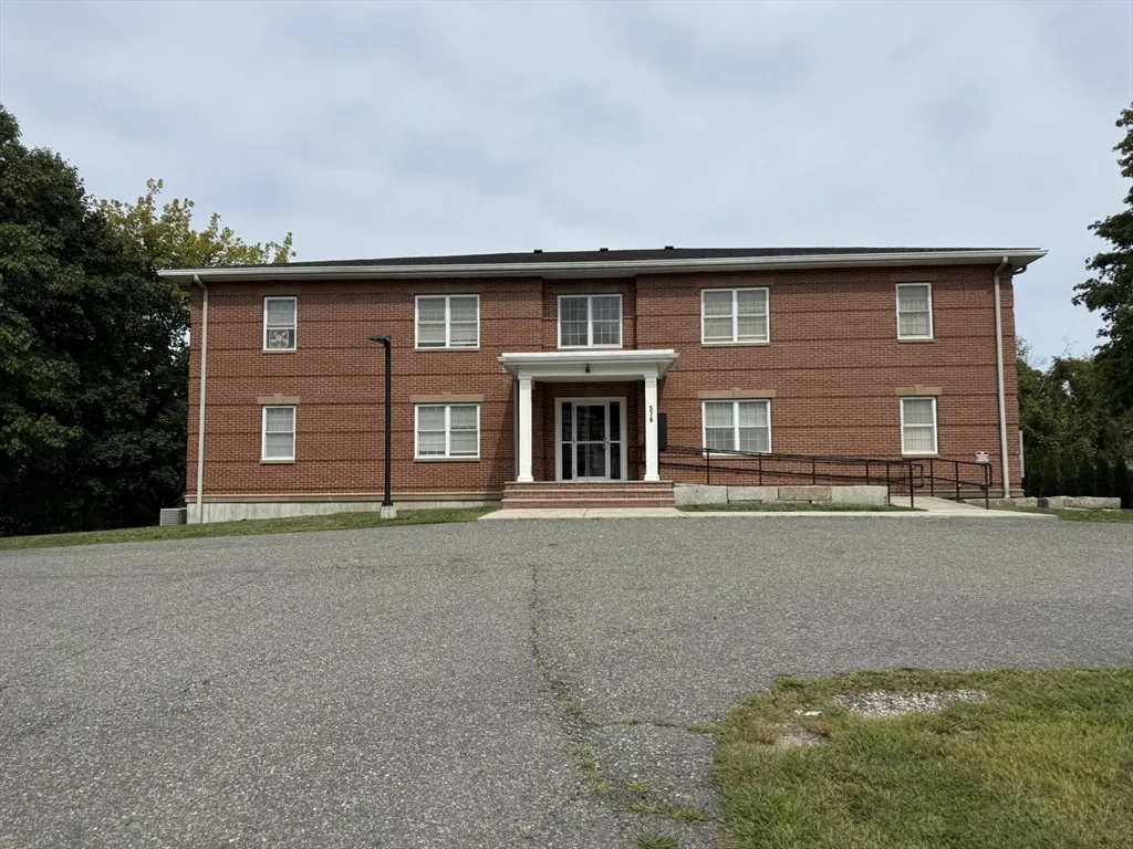 2 bed, 1 bath apartment for rent at 576 South Ave Unit 6, Whitman