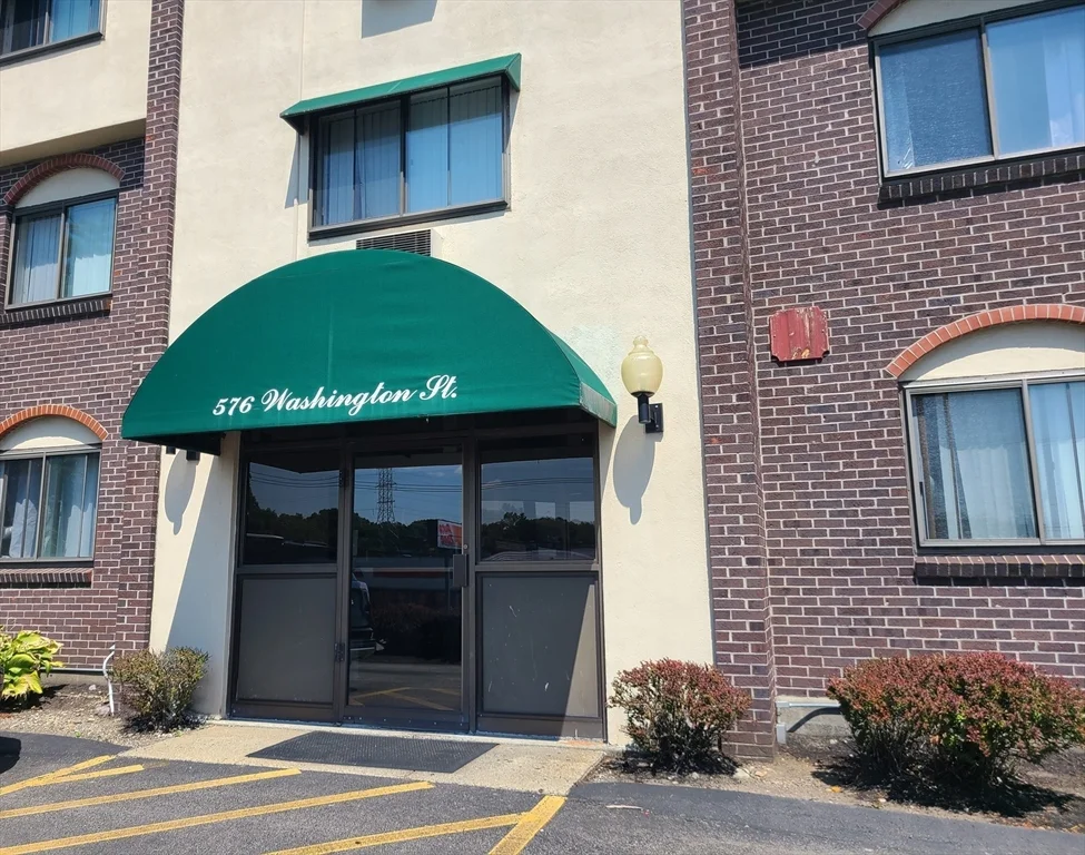 Studio bed, 1 bath apartment for rent at 576 Washington St Unit 111, Weymouth — photo 1 of 21