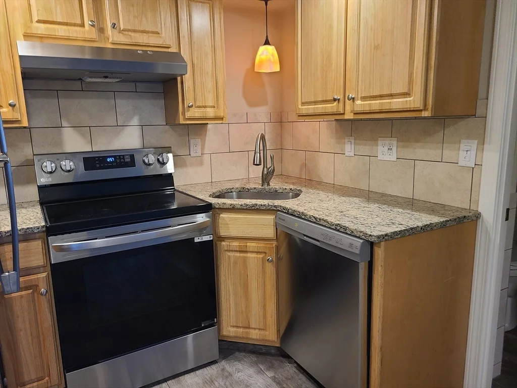 Studio bed, 1 bath apartment for rent at 576 Washington St Unit 111, Weymouth — photo 12 of 21