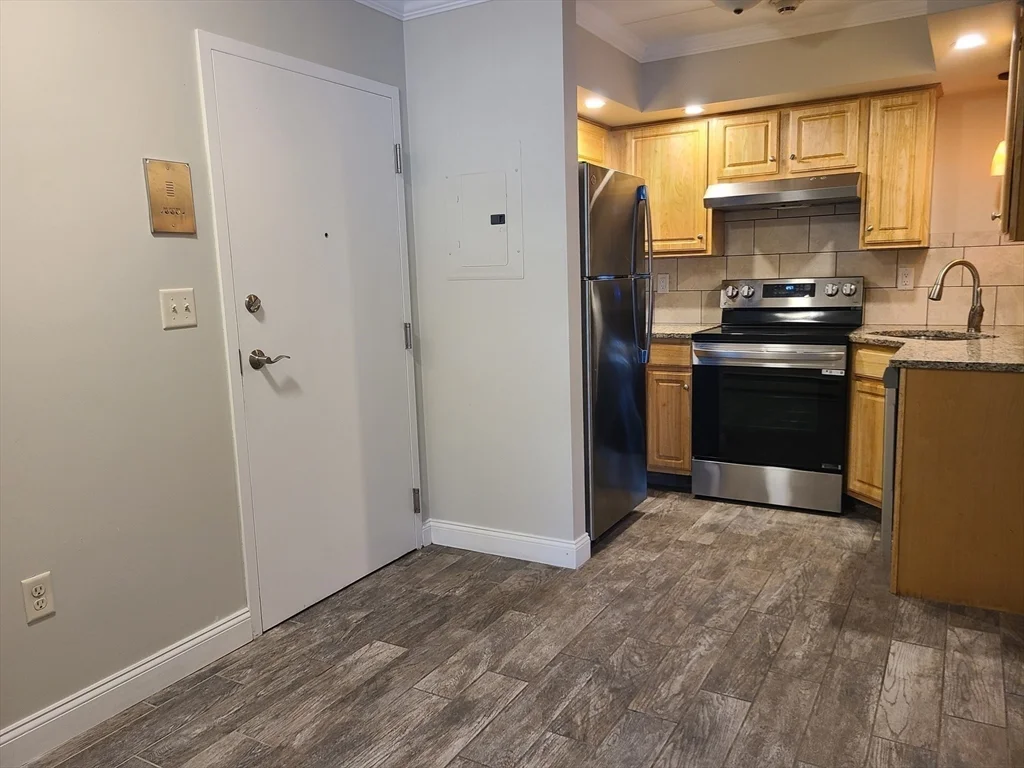 Studio bed, 1 bath apartment for rent at 576 Washington St Unit 111, Weymouth — photo 10 of 21