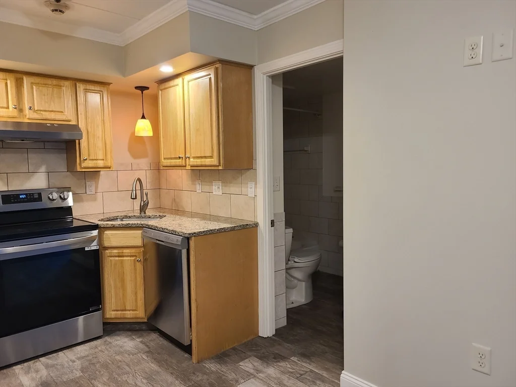 Studio bed, 1 bath apartment for rent at 576 Washington St Unit 111, Weymouth — photo 13 of 21