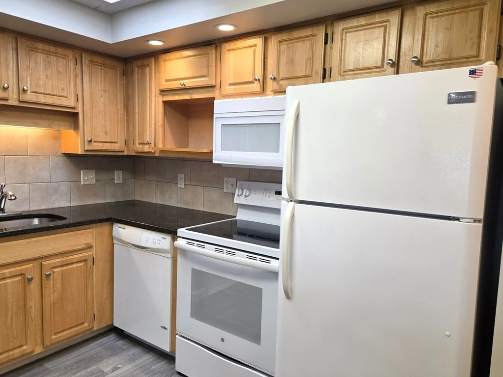 1 bed, 1 bath apartment for rent at 576 Washington St Unit 404, Weymouth — photo 12 of 19