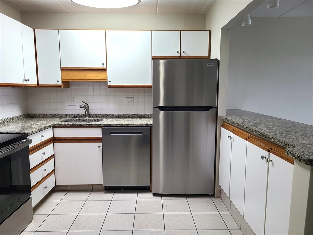 1 bed, 1 bath apartment for rent at 576 Washington St Unit 405, Weymouth — photo 5 of 18