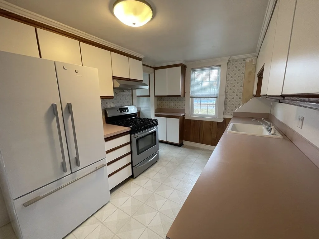 4 bed, 1 bath apartment for rent at 577 Grove St, Newton — photo 5 of 12