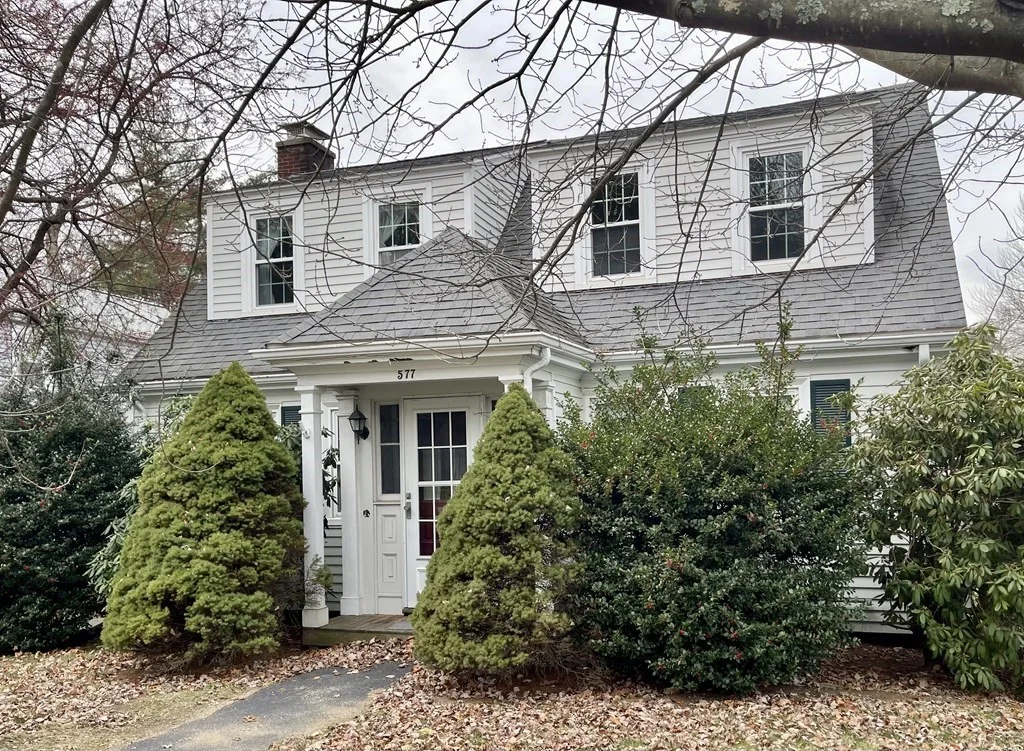 4 bed, 1 bath apartment for rent at 577 Grove St, Newton — photo 2 of 12