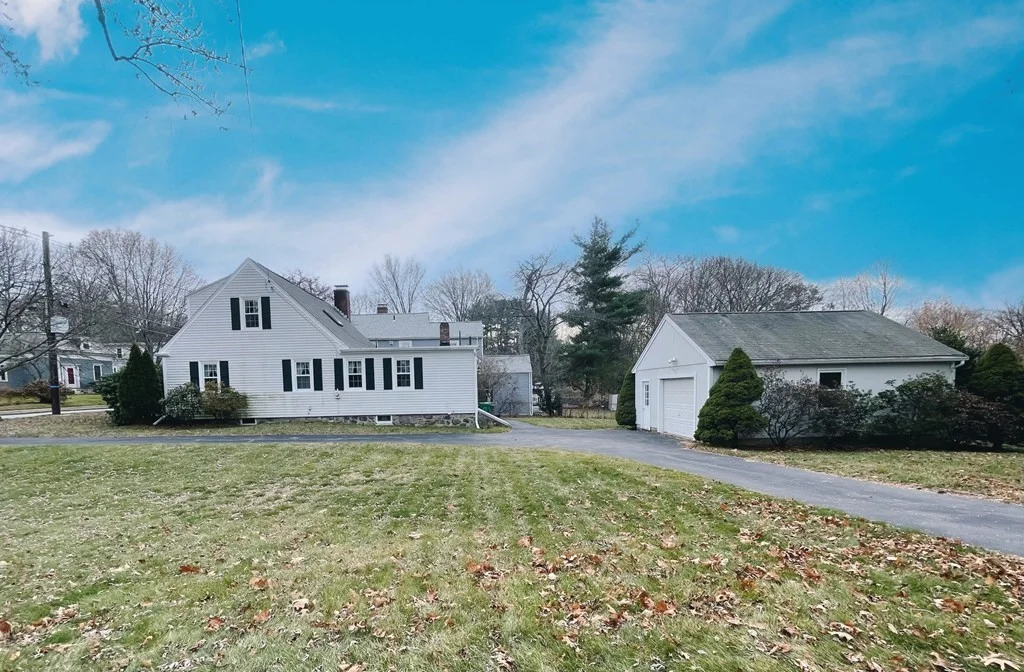 4 bed, 1 bath apartment for rent at 577 Grove St, Newton — photo 1 of 12