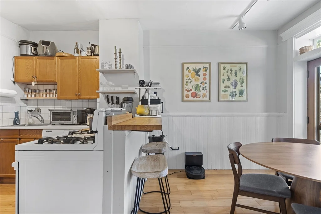 2 bed, 1 bath apartment for rent at 577 Tremont St Unit 2, South End — photo 4 of 10