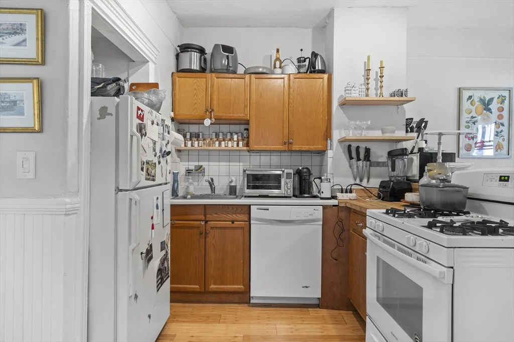 2 bed, 1 bath apartment for rent at 577 Tremont St Unit 2, South End — photo 5 of 10