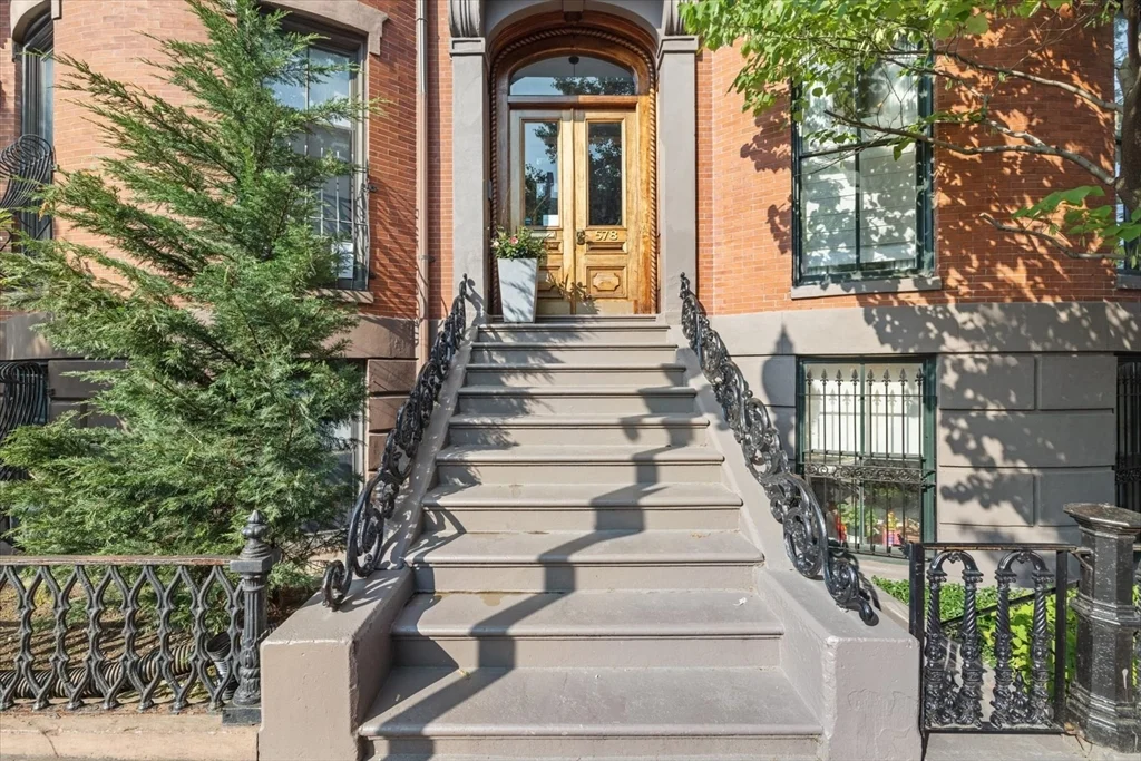 2 bed, 2 bath apartment for rent at 578 Massachusetts Ave Unit 3, South End