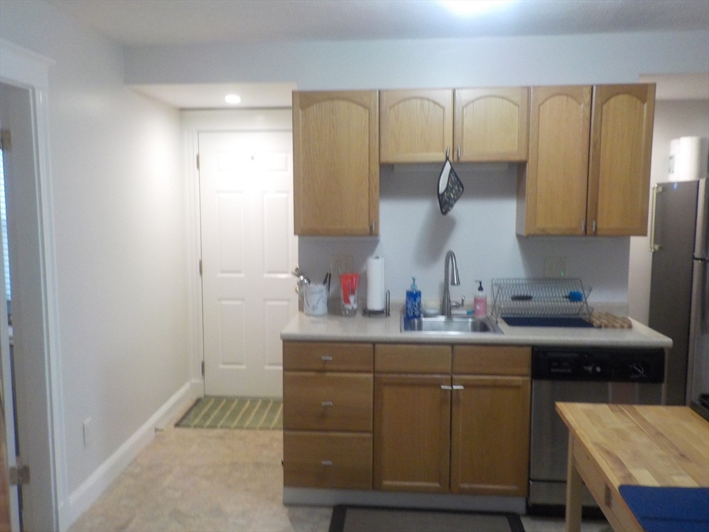 1 bed, 1 bath apartment for rent at 578 Trapelo Rd Unit 1st Floor, Belmont — photo 3 of 22