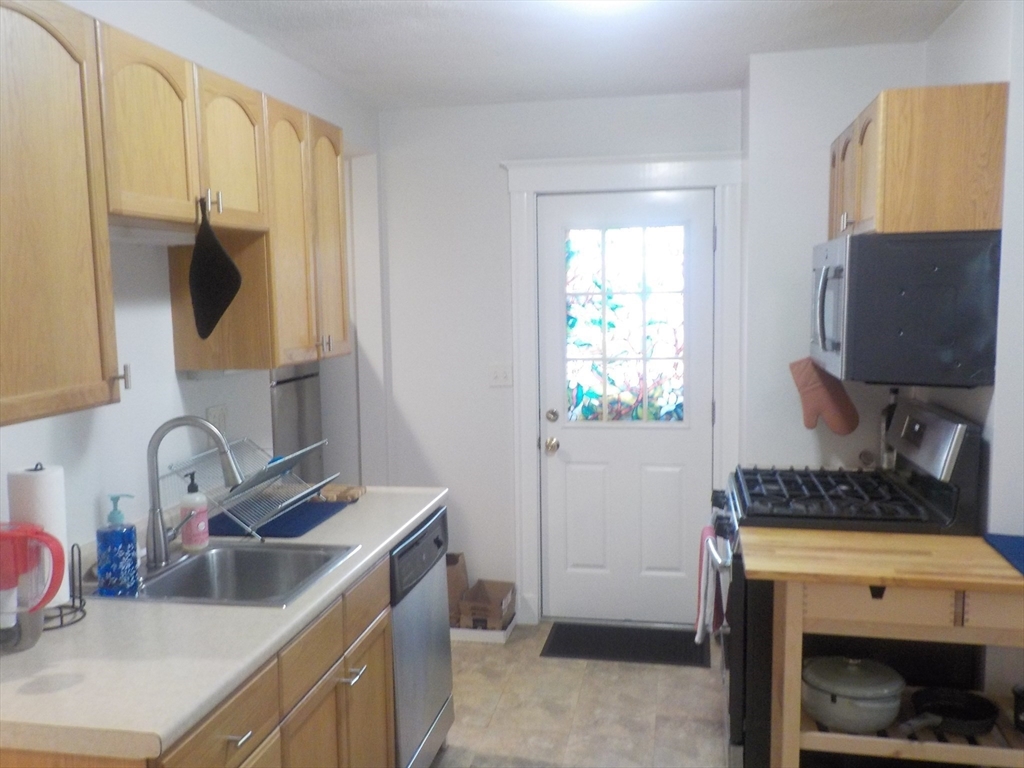 1 bed, 1 bath apartment for rent at 578 Trapelo Rd Unit 1st Floor, Belmont — photo 2 of 22