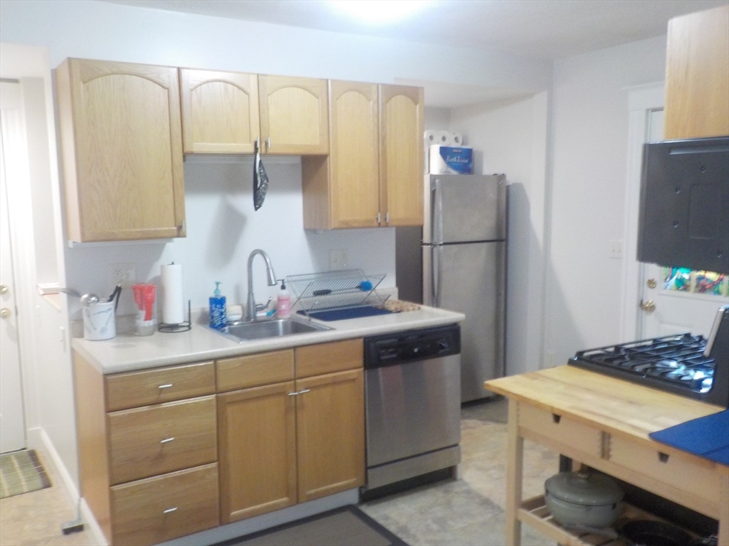 1 bed, 1 bath apartment for rent at 578 Trapelo Rd Unit 1st Floor, Belmont — photo 1 of 22