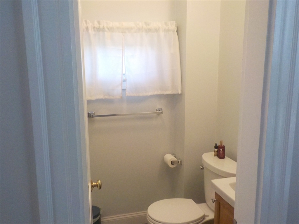 1 bed, 1 bath apartment for rent at 578 Trapelo Rd Unit 1st Floor, Belmont — photo 19 of 22