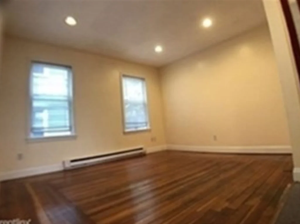 2 bed, 1 bath apartment for rent at 578 Washington Unit 1, Brighton — photo 4 of 5