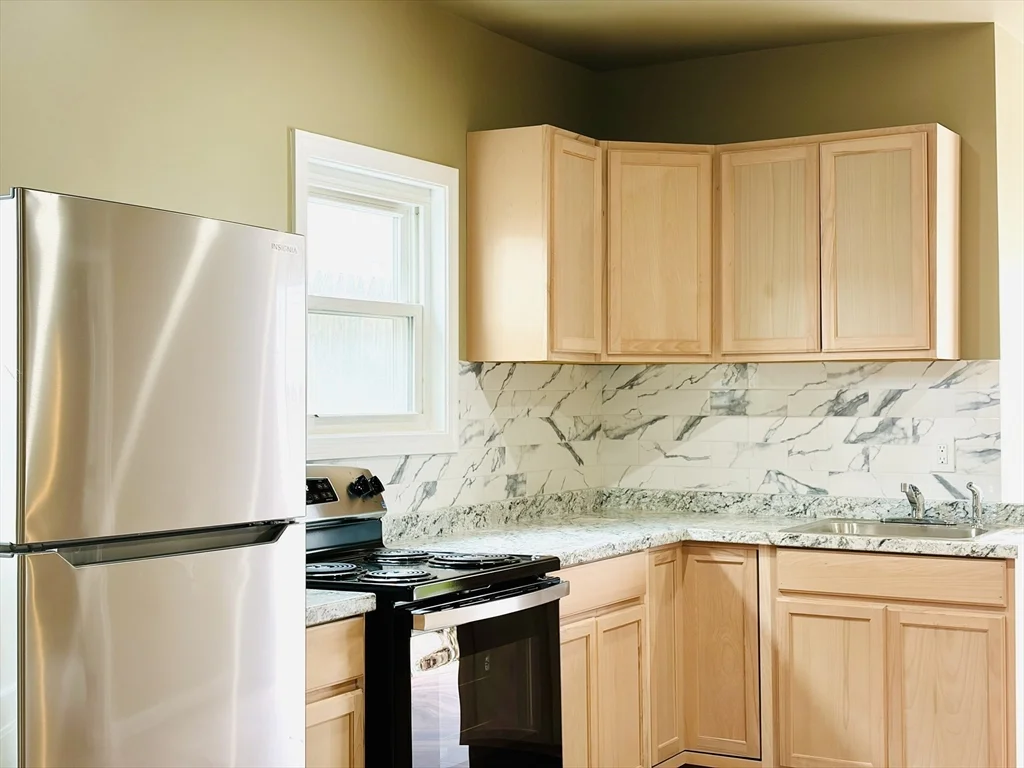 3 bed, 1 bath apartment for rent at 579 Bay St Unit 1R, Taunton — photo 3 of 12