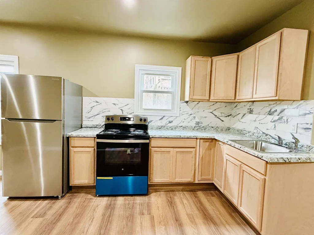 3 bed, 1 bath apartment for rent at 579 Bay St Unit 1R, Taunton — photo 4 of 12