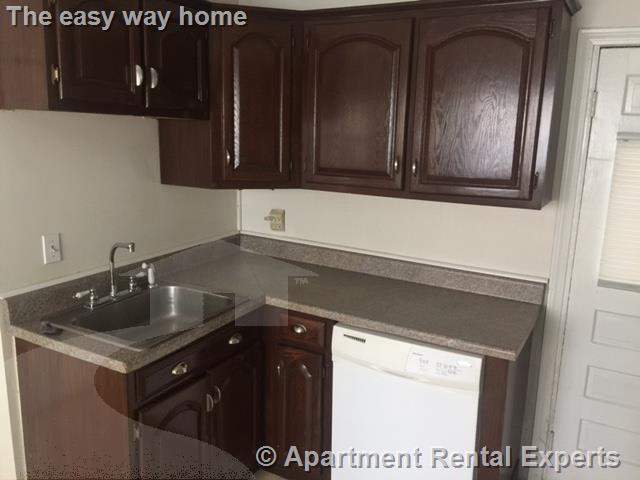 2 bed, 1 bath apartment for rent at 57A Bonair St Unit 1, Winter Hill — photo 5 of 9