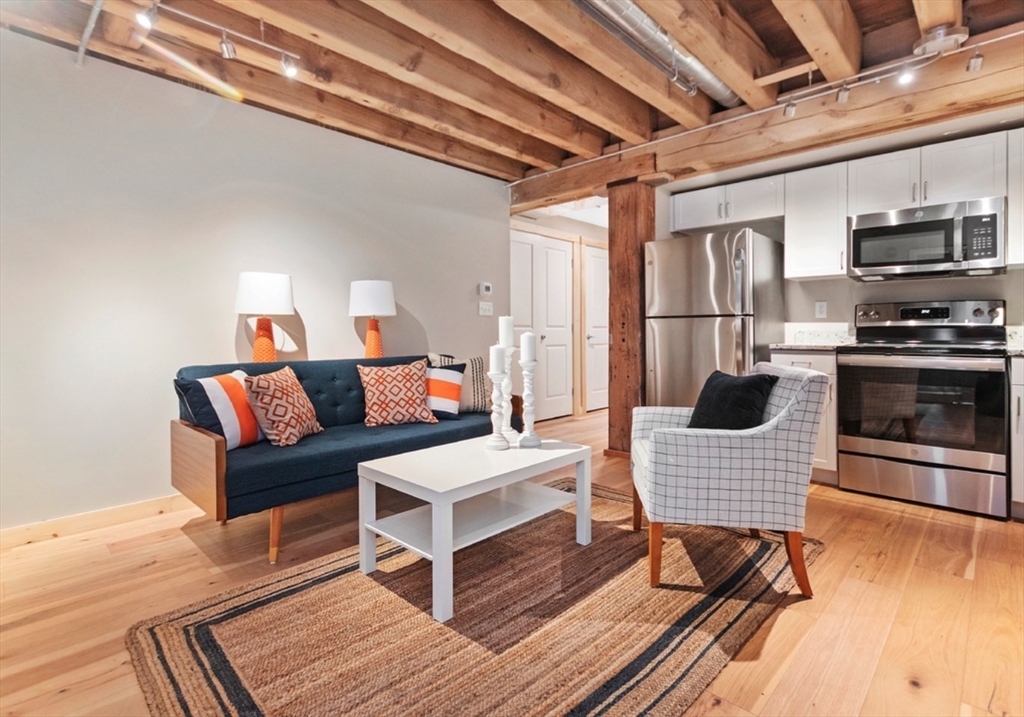 2 bed, 1 bath apartment for rent at 58 13th St Unit 300, Charlestown — photo 4 of 5