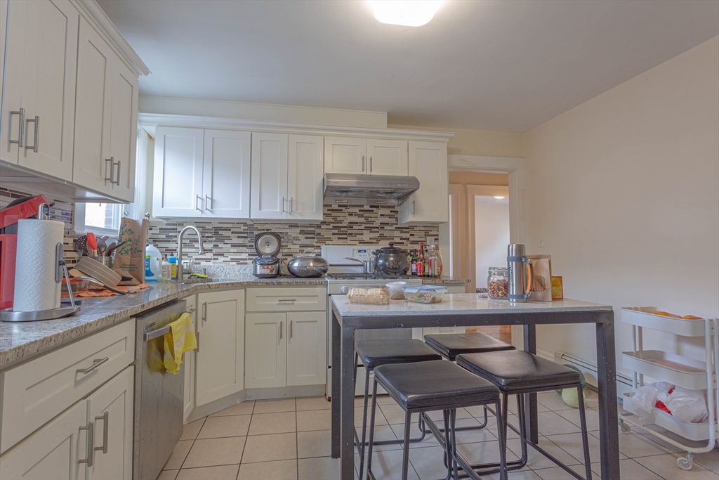 3 bed, 2 bath apartment for rent at 58-60 Colborne Rd Unit 58, Brighton — photo 5 of 10