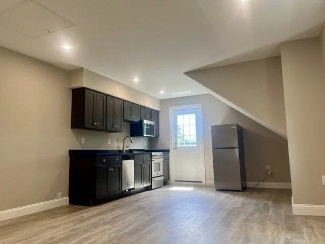 1 bed, 1 bath apartment for rent at 58-60 Mineral St Unit 58 C, Reading — photo 3 of 12
