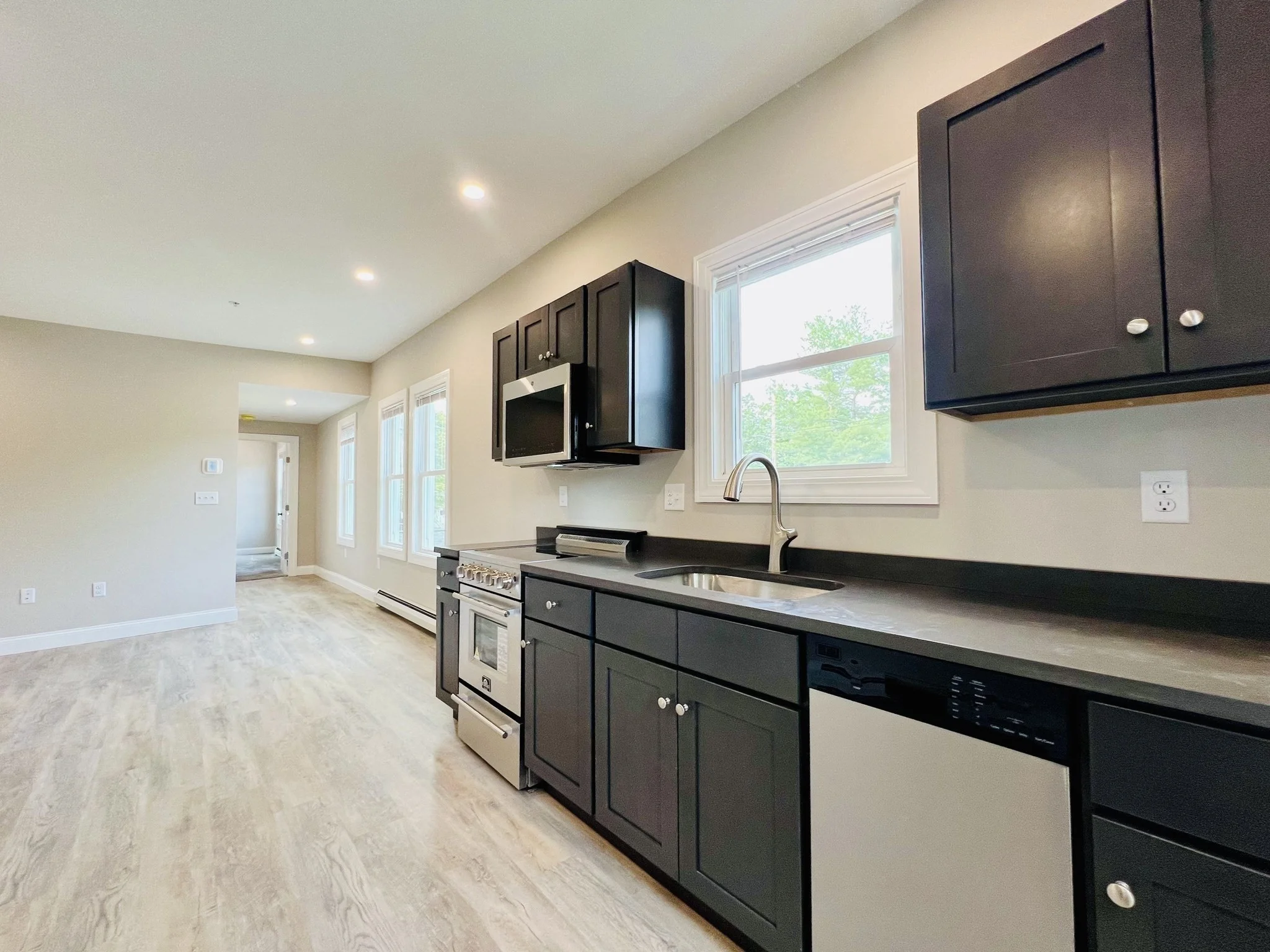 1 bed, 1 bath apartment for rent at 58-60 Mineral St Unit 58 C, Reading — photo 3 of 10