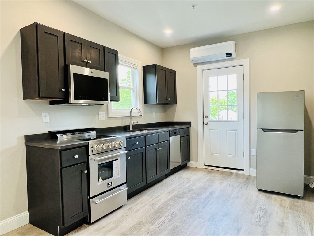 1 bed, 1 bath apartment for rent at 58-60 Mineral St Unit 60, Reading — photo 11 of 25