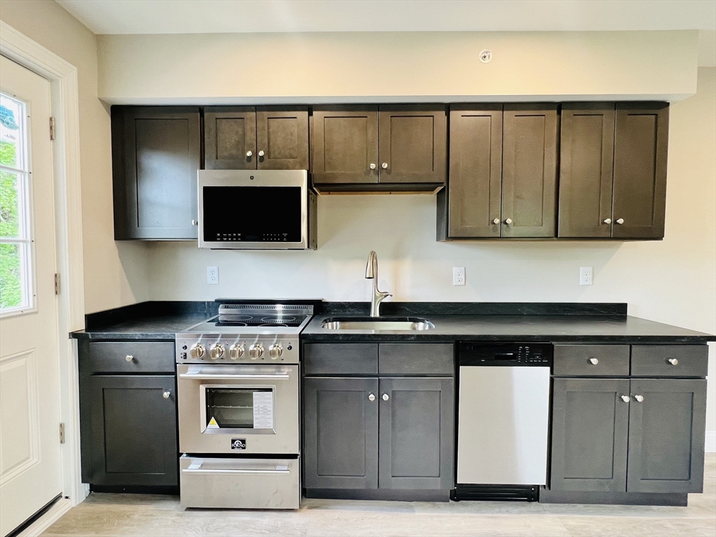 1 bed, 1 bath apartment for rent at 58-60 Mineral St Unit 60, Reading — photo 22 of 25
