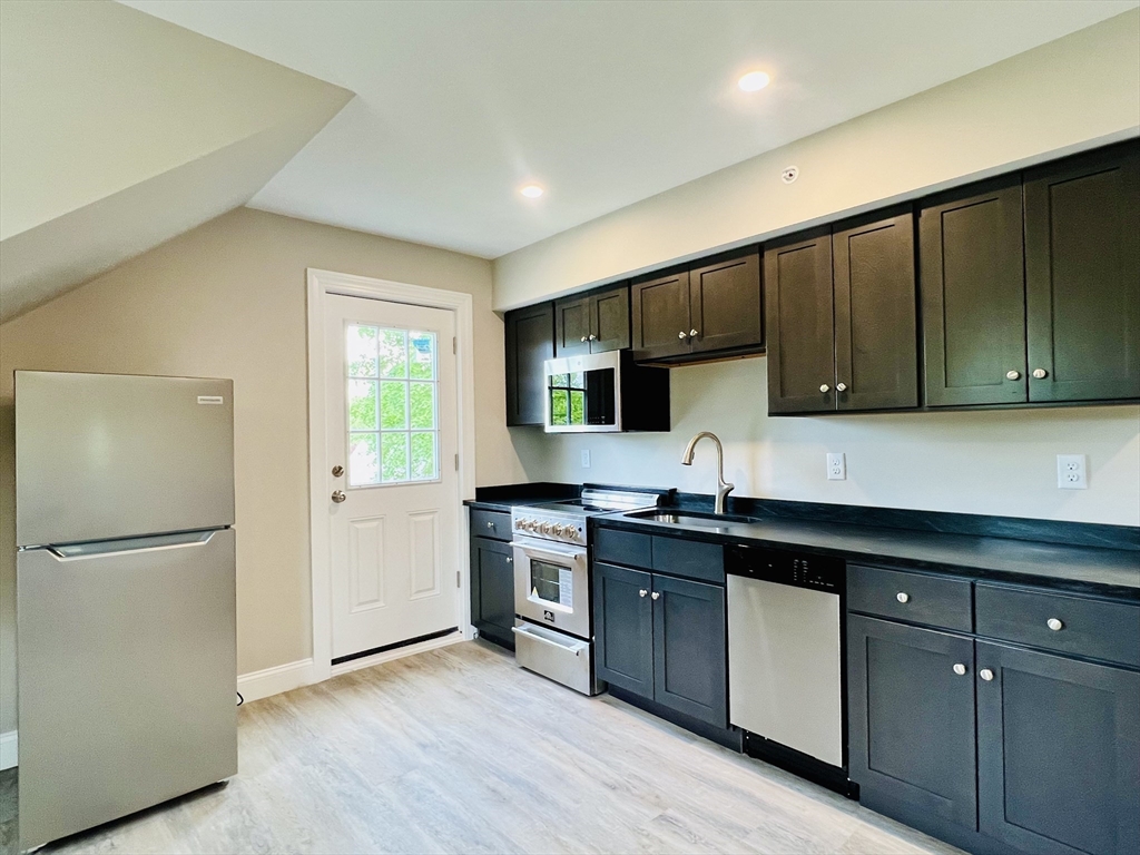 1 bed, 1 bath apartment for rent at 58-60 Mineral St Unit 60, Reading — photo 23 of 25
