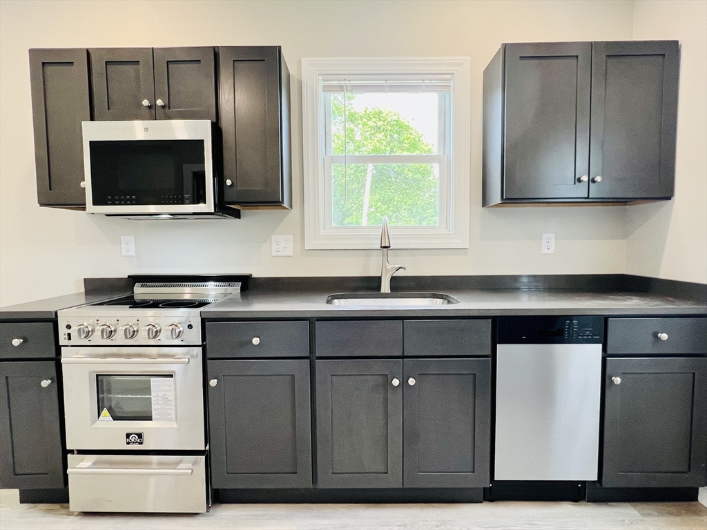 1 bed, 1 bath apartment for rent at 58-60 Mineral St Unit 60, Reading — photo 4 of 25