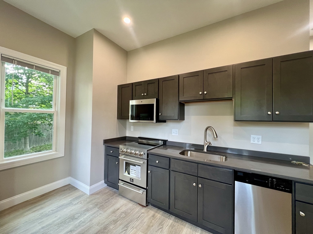1 bed, 1 bath apartment for rent at 58-60 Mineral St Unit 60, Reading — photo 13 of 25