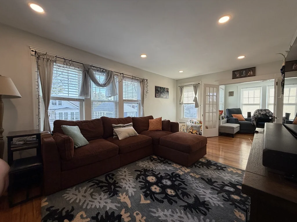 2 bed, 1 bath apartment for rent at 58-60 Palfrey St Unit 60, Watertown — photo 2 of 9