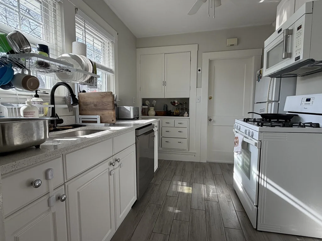 2 bed, 1 bath apartment for rent at 58-60 Palfrey St Unit 60, Watertown — photo 6 of 9
