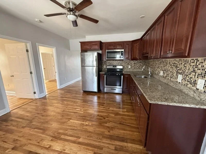 3 bed, 1 bath apartment for rent at 58-60 Park St Unit 3, Fall River — photo 2 of 8