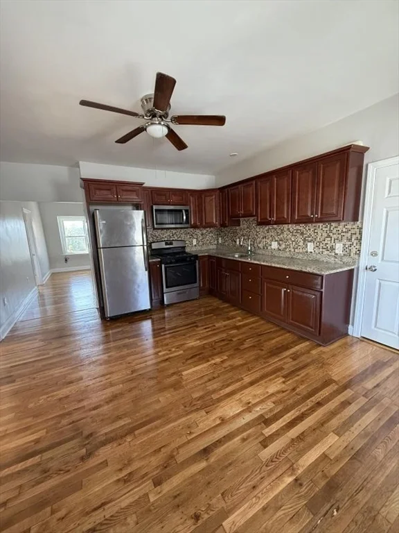 3 bed, 1 bath apartment for rent at 58-60 Park St Unit 3, Fall River — photo 1 of 8